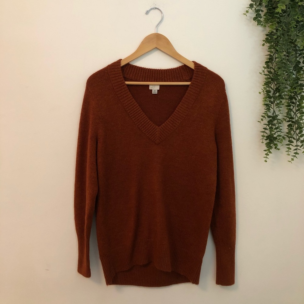 ★ A new day | V-neck sweater